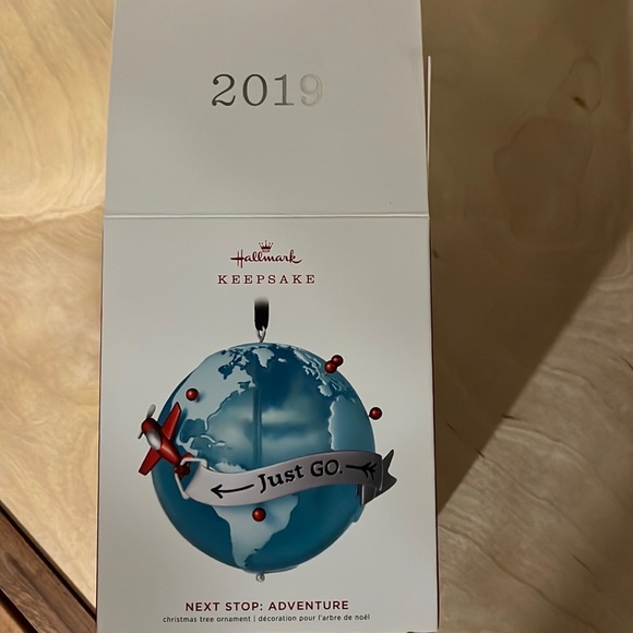 2019 Hallmark Next Stop: Adventure ornament, NIB - Picture 3 of 3